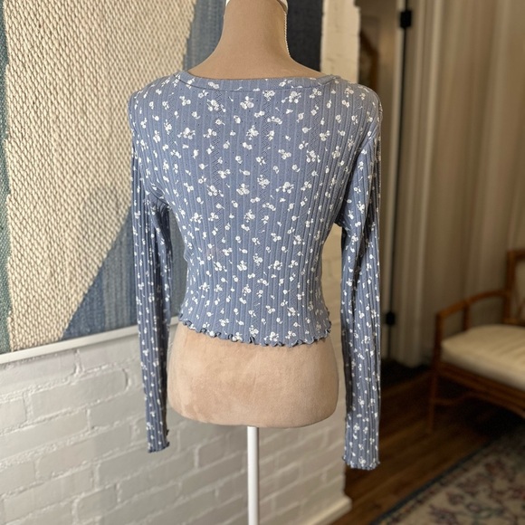 Aero The OG Tee Collection Blue Floral Ribbed Lettuce Edge Top - Picture 8 of 9